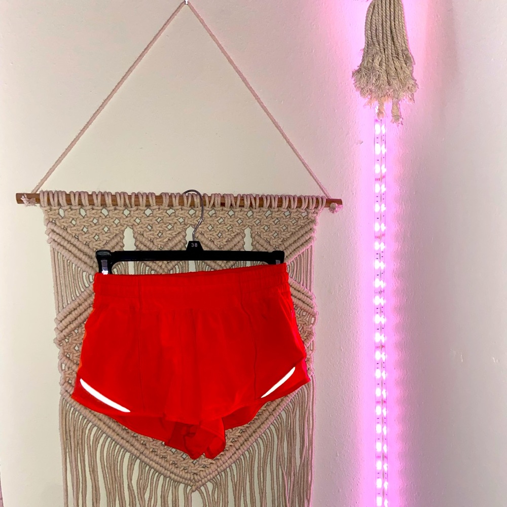 Bright Orange Hotty Hot Low-Rise Lined Short 2.5”
lululemon
Size 2 Reg